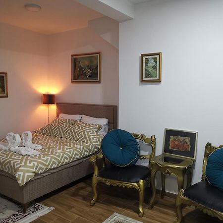 In Apartments Airport Mitrovici  Dış mekan fotoğraf